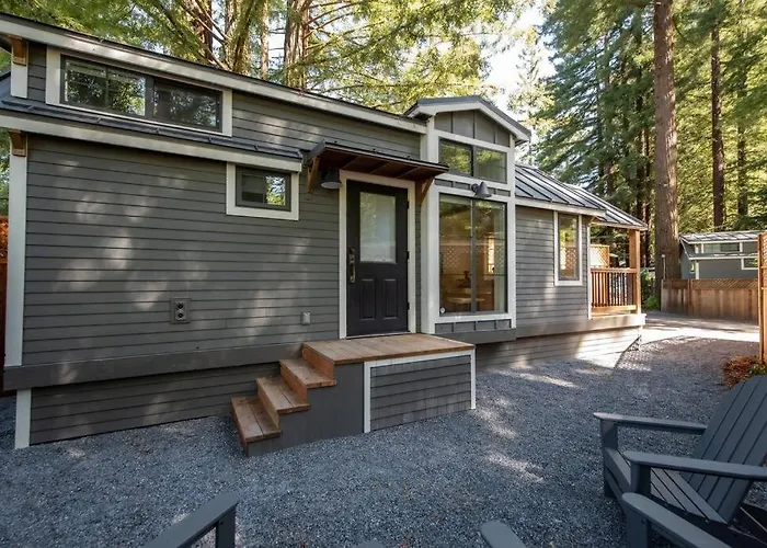 Enchanting Retreat In The Heart Of Redwoods